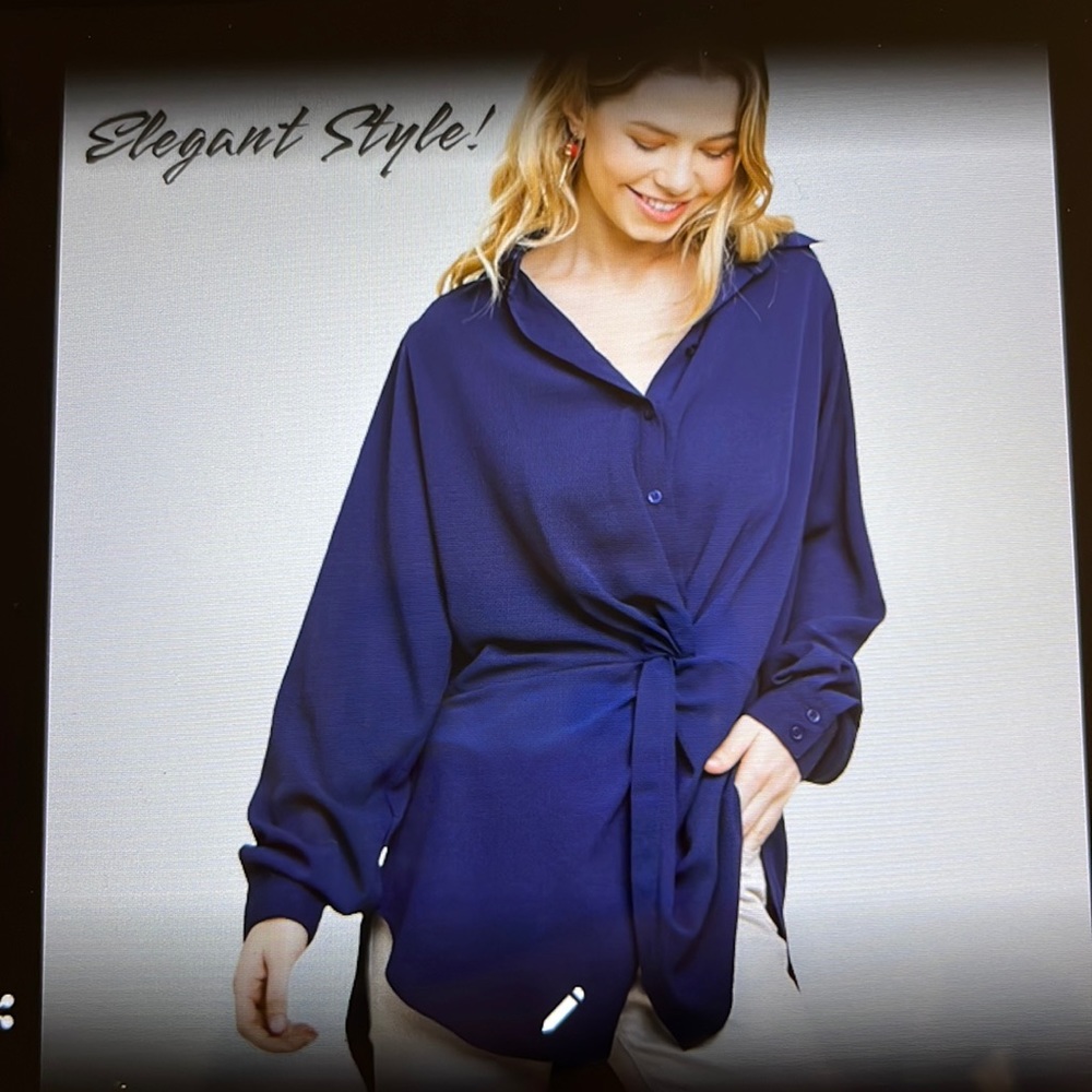 Umgee navy blouse